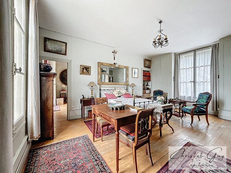 Maison bourgeoise - 247 m² - 10 pièces