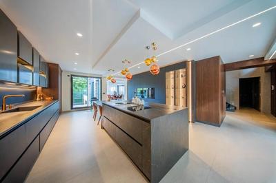 Maison - 560 m² - 10 pièces