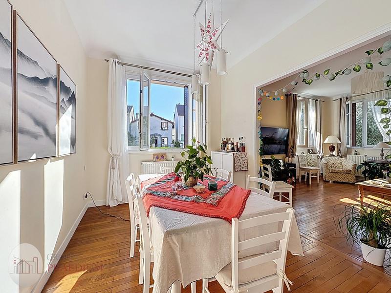 Maison - 203 m² - 9 pièces