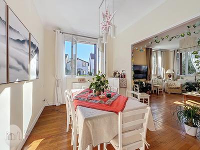 Maison - 203 m² - 9 pièces