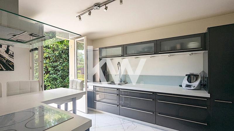 Maison - 184 m² - 6 pièces