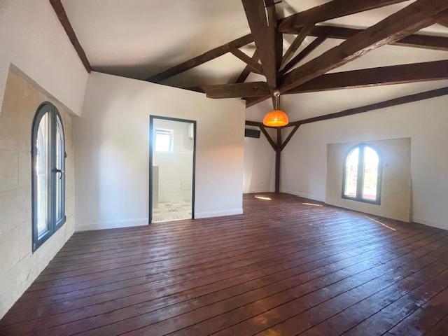 Propriété - 280 m²