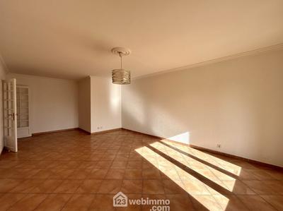 Appartement - 83 m² - 3 pièces