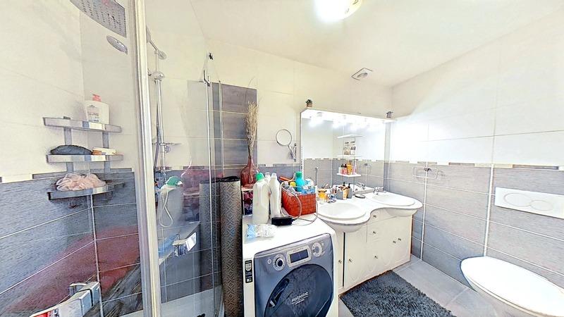 Appartement - 96 m² - 5 pièces