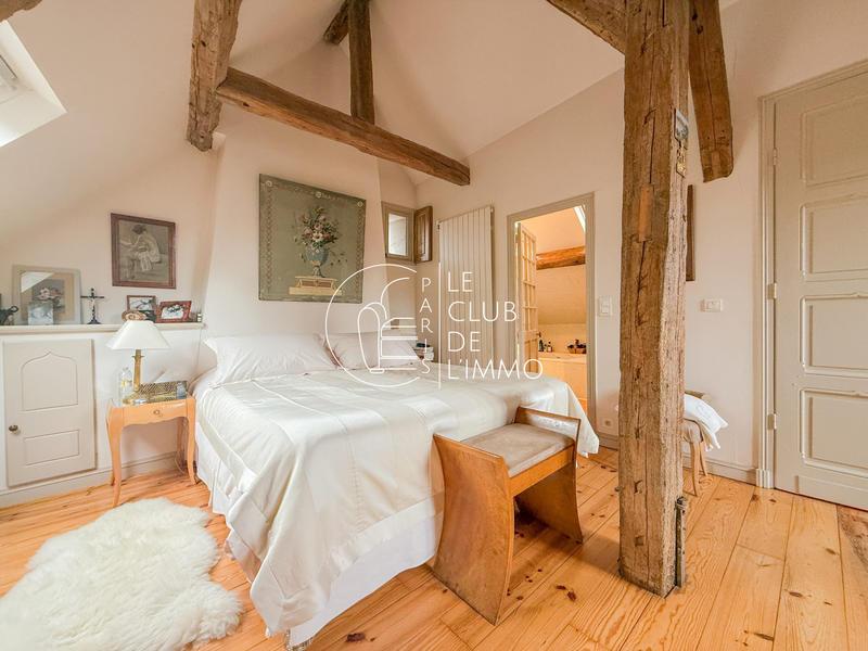 Maison - 280 m² - 10 pièces