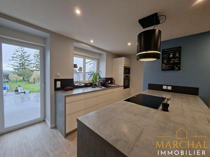 Maison traditionnelle - 197 m² - 7 pièces