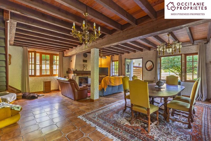 Propriété - 250 m² - 9 pièces