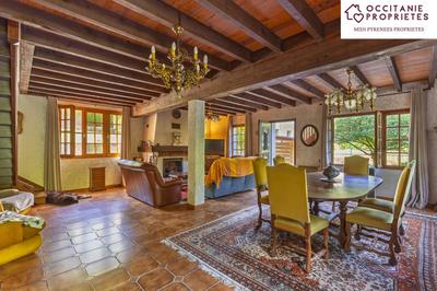 Propriété - 250 m² - 9 pièces