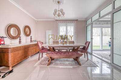 Maison - 340 m² - 10 pièces