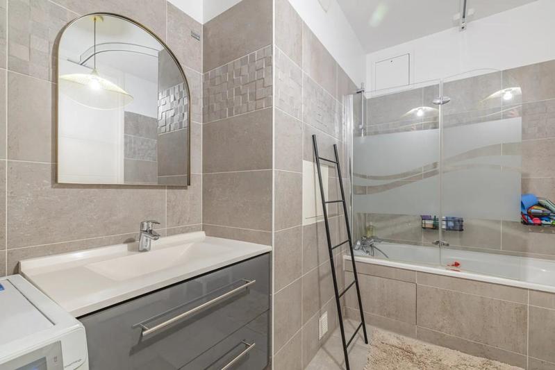 Appartement - 100 m² - 4 pièces