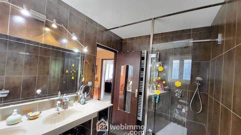 Maison - 238 m² - 7 pièces