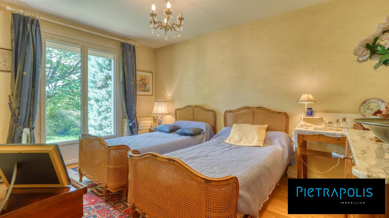 Maison - 201 m² - 6 pièces