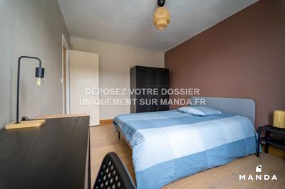 Chambre - 11 m² - 6 pièces