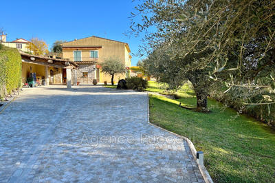 Maison - 203 m² - 7 pièces