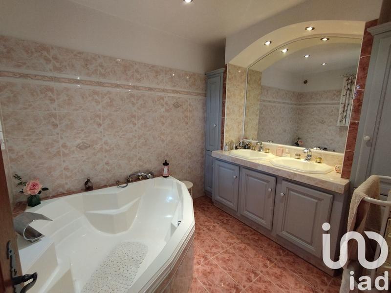 Maison - 202 m² - 7 pièces