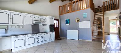 Maison - 300 m² - 8 pièces