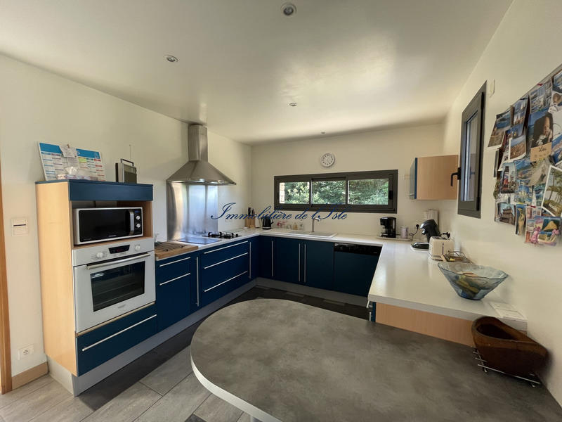 Maison - 248 m² - 9 pièces