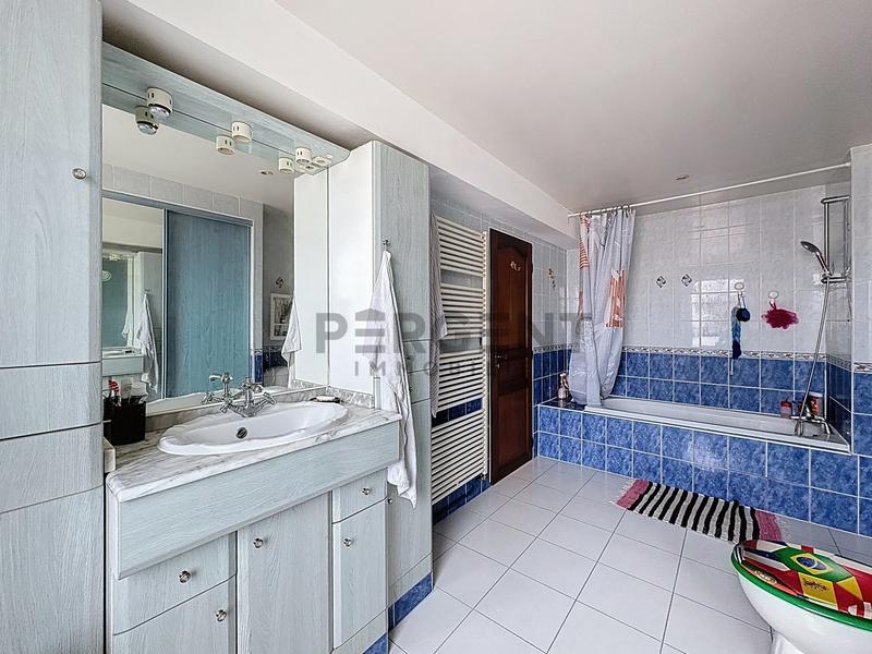 Maison - 352 m² - 8 pièces