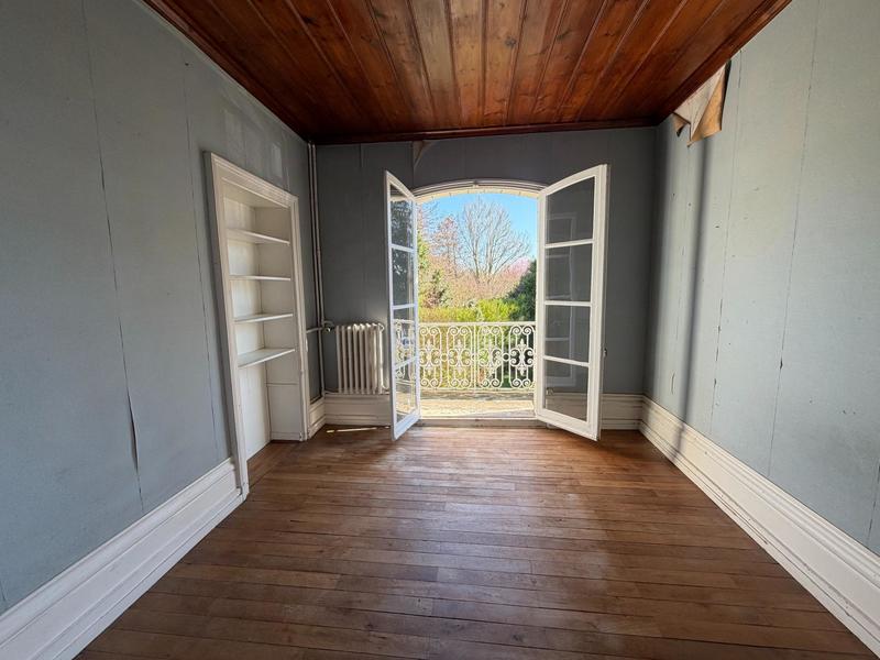 Maison - 262 m² - 9 pièces