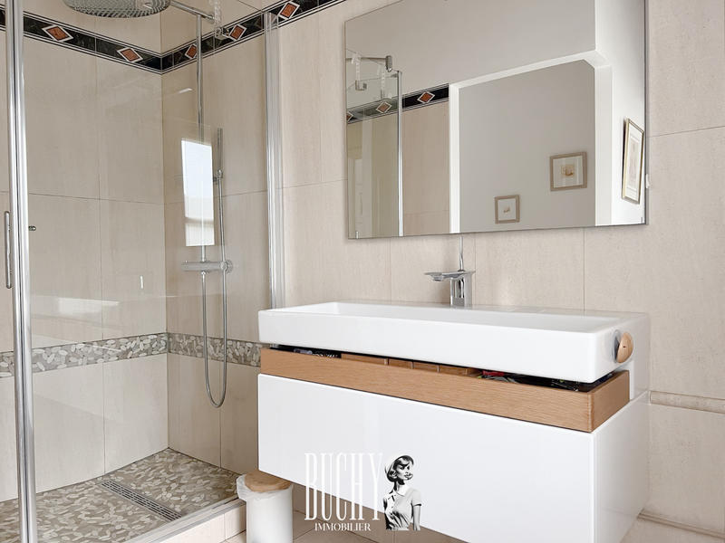 Maison - 170 m² - 5 pièces