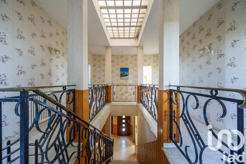 Maison - 260 m² - 9 pièces