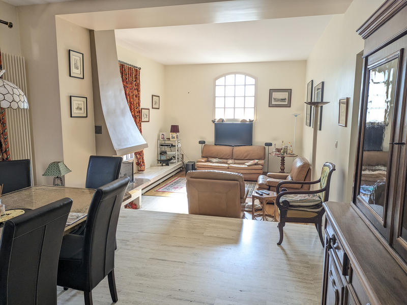 Maison - 218 m² - 11 pièces