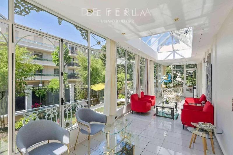 Demeure - 295 m² - 10 pièces