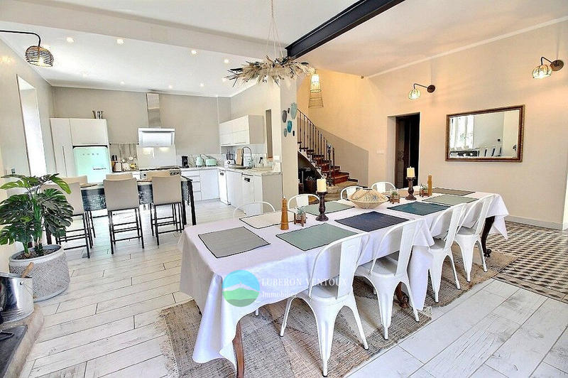 Maison - 195 m² - 7 pièces