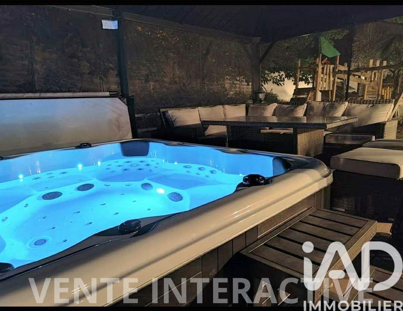 Maison - 224 m² - 9 pièces