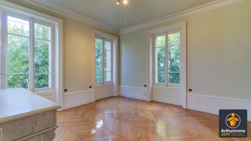 Maison - 180 m² - 9 pièces