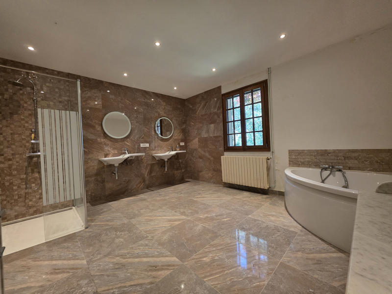 Maison - 188 m² - 7 pièces