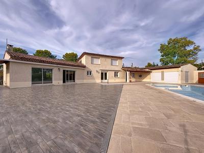 Maison - 261 m² - 11 pièces