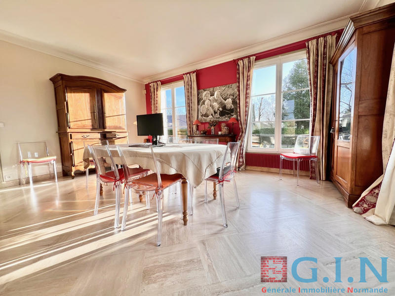 Propriété - 260 m² - 9 pièces