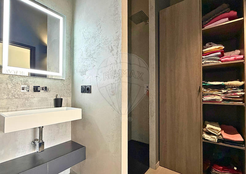 Villa - 232 m² - 6 pièces