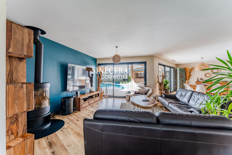 Villa - 198 m² - 8 pièces