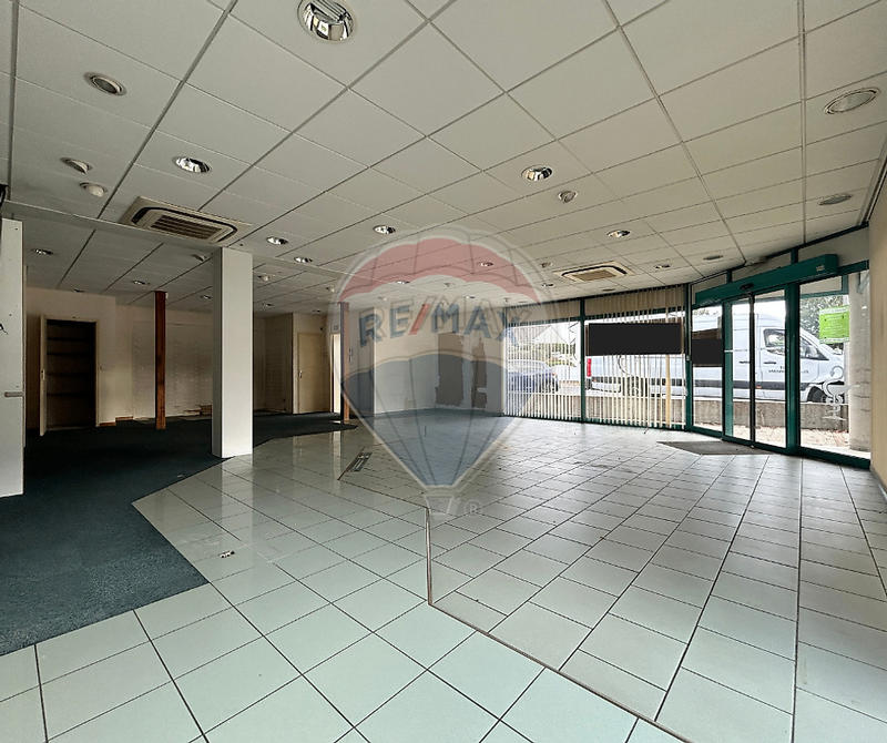 Local commercial - 143 m² - 4 pièces