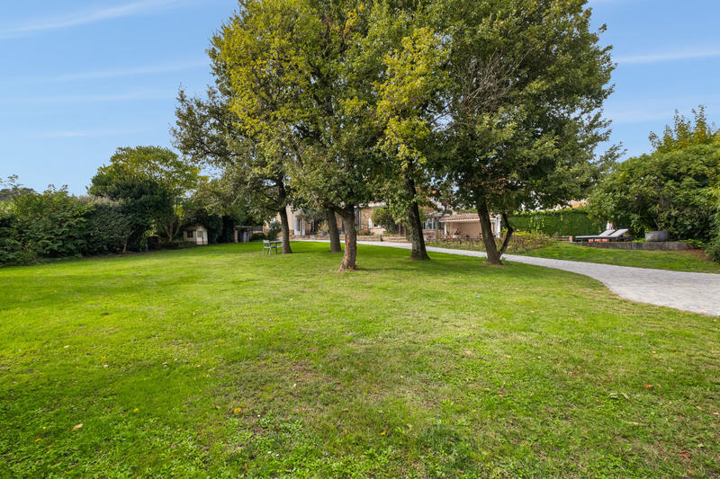 Maison - 270 m² - 8 pièces