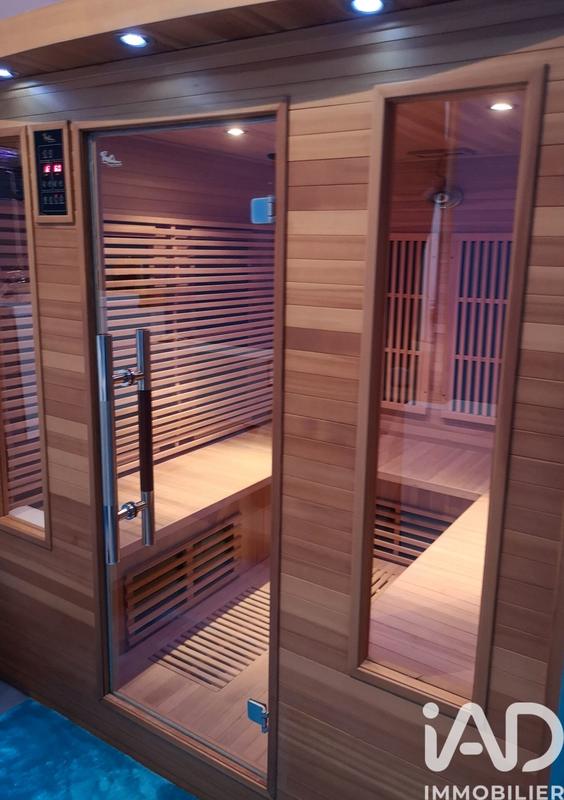 Maison - 195 m² - 9 pièces