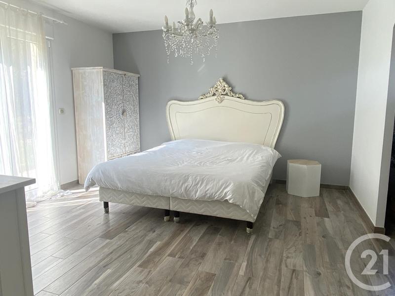 Maison - 242 m² - 8 pièces