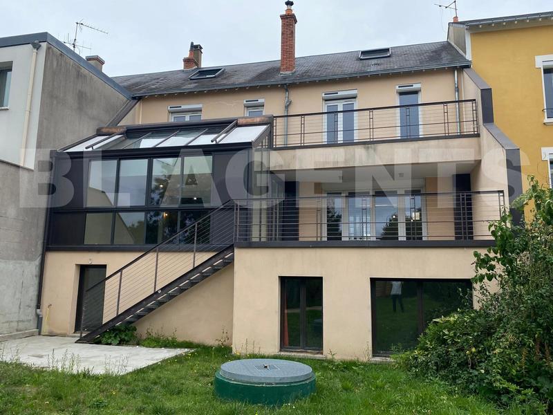 Maison de ville - 262 m² - 9 pièces