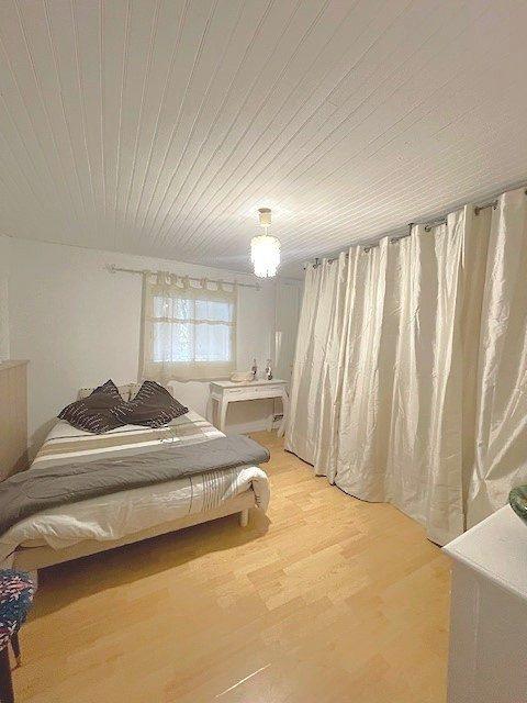 Maison - 222 m² - 10 pièces