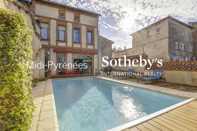 Maison - 258 m² - 5 pièces