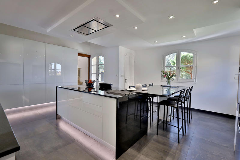 Maison - 278 m² - 8 pièces