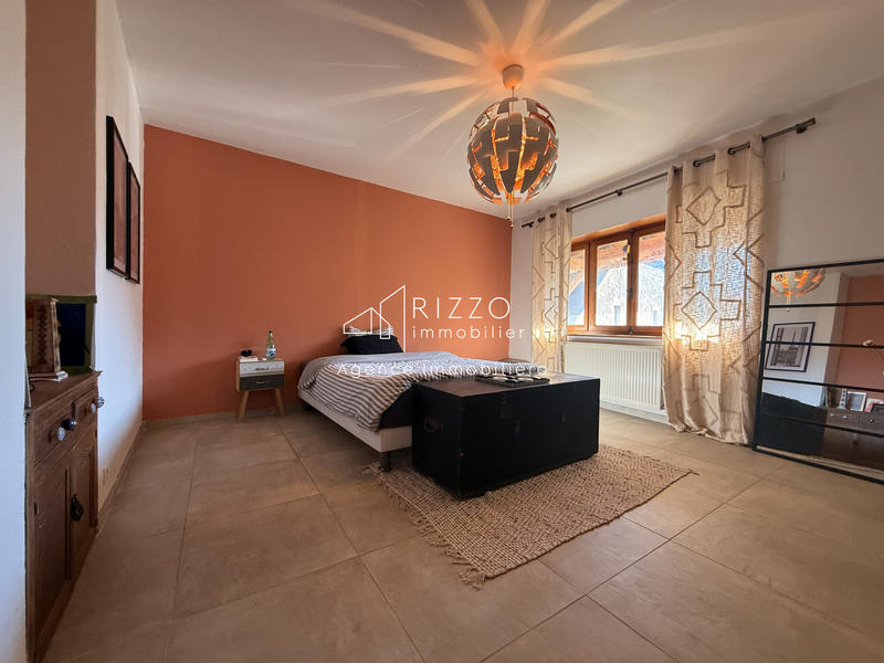 Maison - 166 m² - 7 pièces