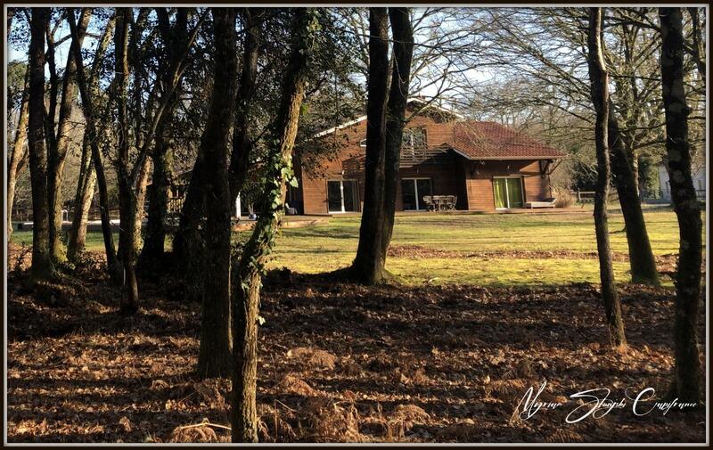 Maison - 330 m² - 7 pièces