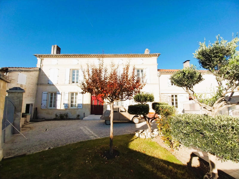 Maison de village - 225 m² - 8 pièces