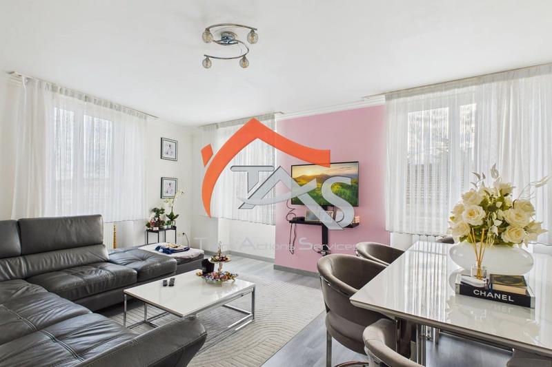 Appartement - 94 m² - 9 pièces