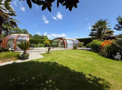 Maison - 254 m² - 12 pièces