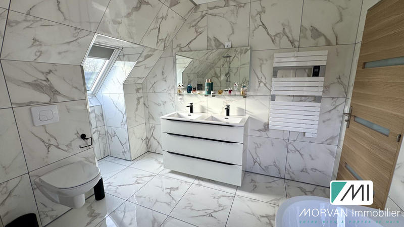 Maison - 228 m² - 8 pièces