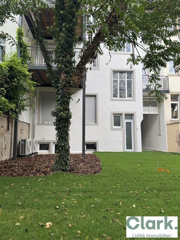 Local d'activités - 95 m² - 4 pièces